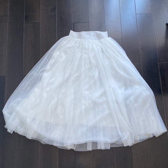 White chiffon Skirt - Picture 2 of 3